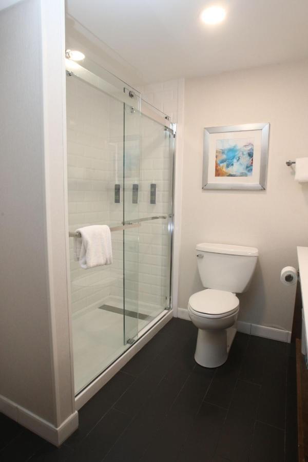 Four Points By Sheraton Wakefield Boston Hotel & Conference Center Bagian luar foto